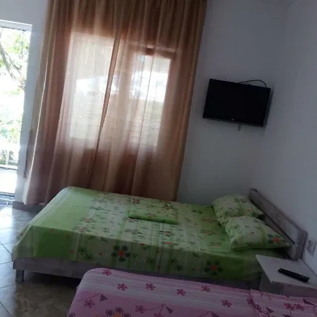 Vendégház Casa Ozzy&patty Două Mai